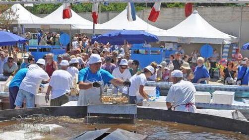 «Chiudete la strada per la festa del pesce»
