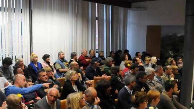 E durante l’assise esplode la rabbia dei lavoratori di Nca