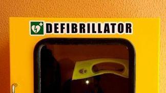 Flussio, arriva il defibrillatore per le emergenze