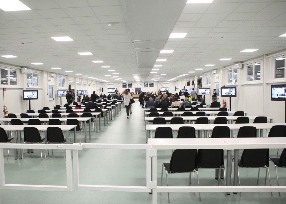 Il testimone svela il clan nell’aula vuota 