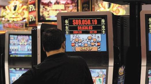 Slot machine, i sardi primi in Italia: giocano 500mila euro al giorno 