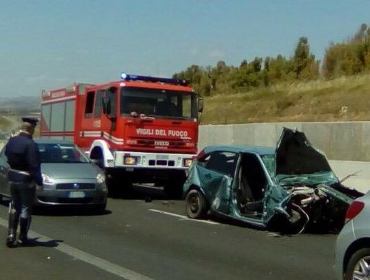 L'incidente lungo la statale 131 all'altezza di Villagreca (foto Mario Rosas)