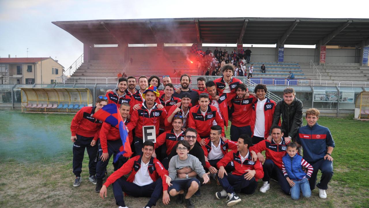 L'esultanza del Cecina allo stadio Loris Rossetti (Foto Falorni/Silvi)