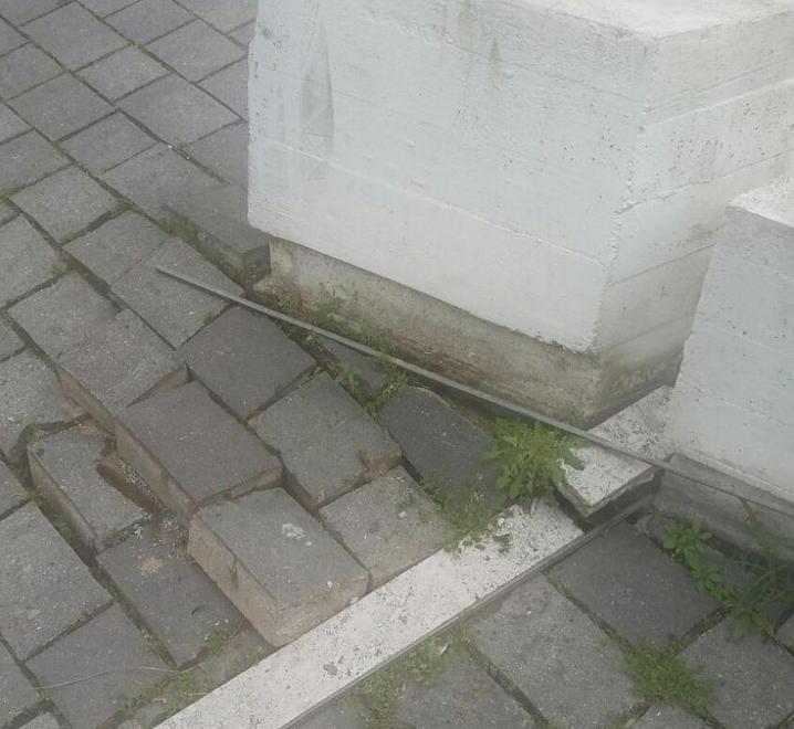 Monumento di Figline danneggiato da una jeep