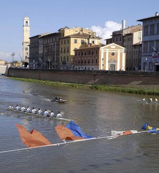 Regata Pisa-Pavia l’armo del Cherubino alza bandiera bianca 