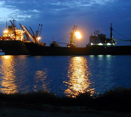 Per il porto industriale apertura anche di notte 