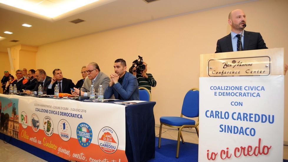 La folla del centrosinistra incorona Carlo Careddu