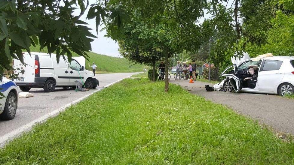 Pauroso frontale a Rovereto, tre feriti