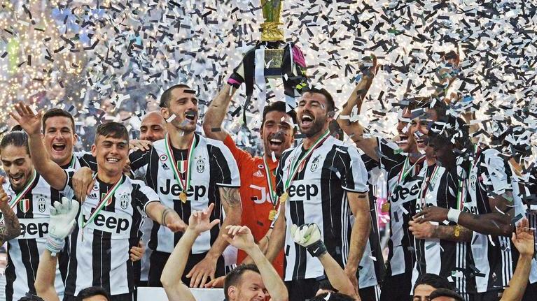 Higuain immenso, tris da record