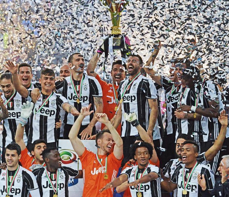 Higuain immenso, tris da record 
