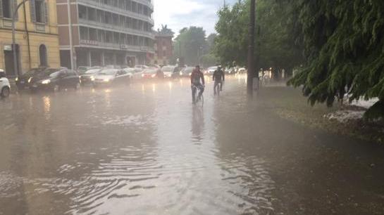 Un super temporale Reggio è paralizzata