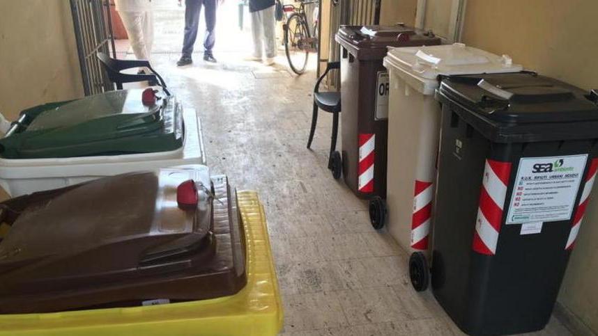 Porta a porta sul Lungomare al via tra le proteste