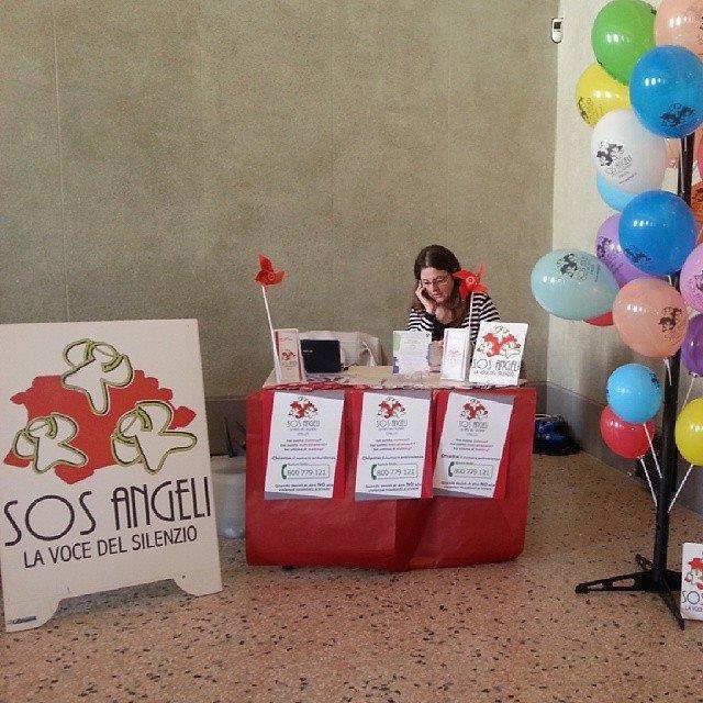 Simona Peri durante un'iniziativa di Sos Angeli