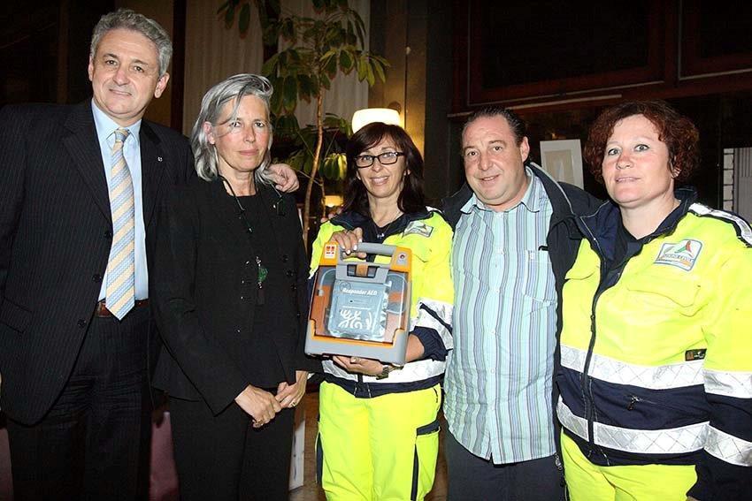 Defibrillatore automatico per la protezione civile di Chiesina Uzzanese