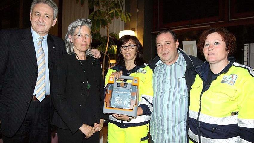 Defibrillatore automatico per la protezione civile di Chiesina Uzzanese