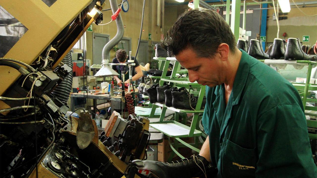 L'interno dello stabilimento della Pakerson a Cerreto Guidi (Foto Sestini)