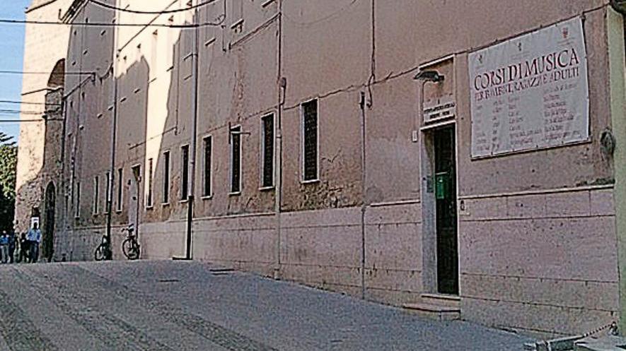 Alghero, bando per l’ex caserma in via Simon: critiche dell’opposizione