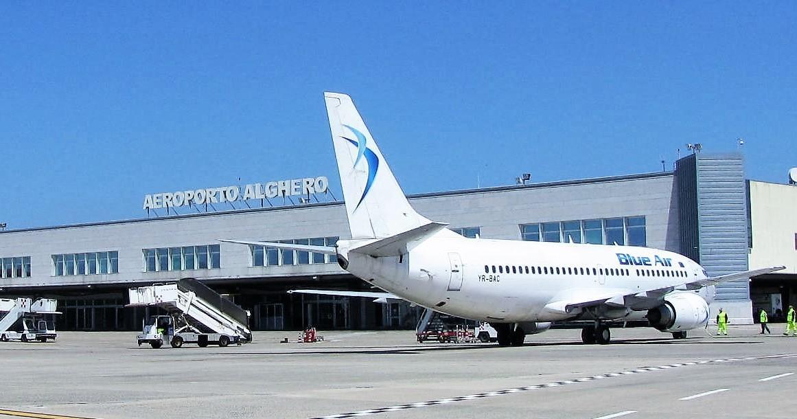 Un aereo della Blue Air ad Alghero