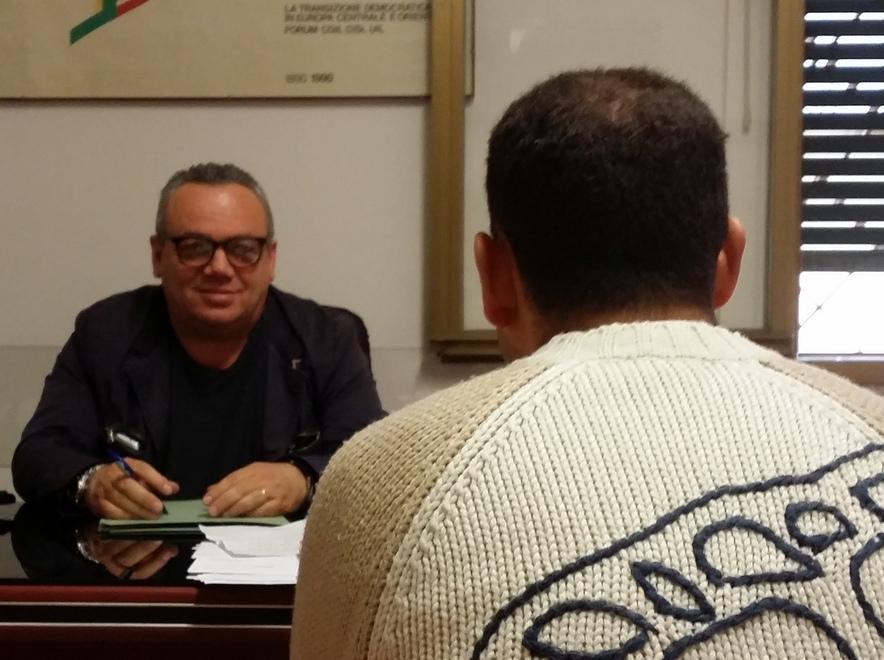 Un contratto da due ore per lavorarne 12 al giorno 