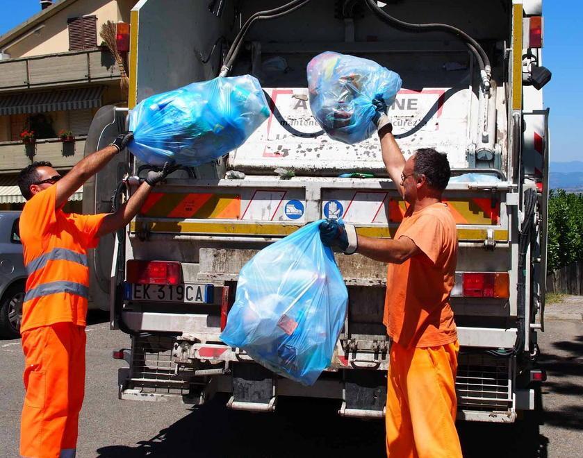 Sanzioni scontate sulla Tari e sgravi per chi dona ai poveri 