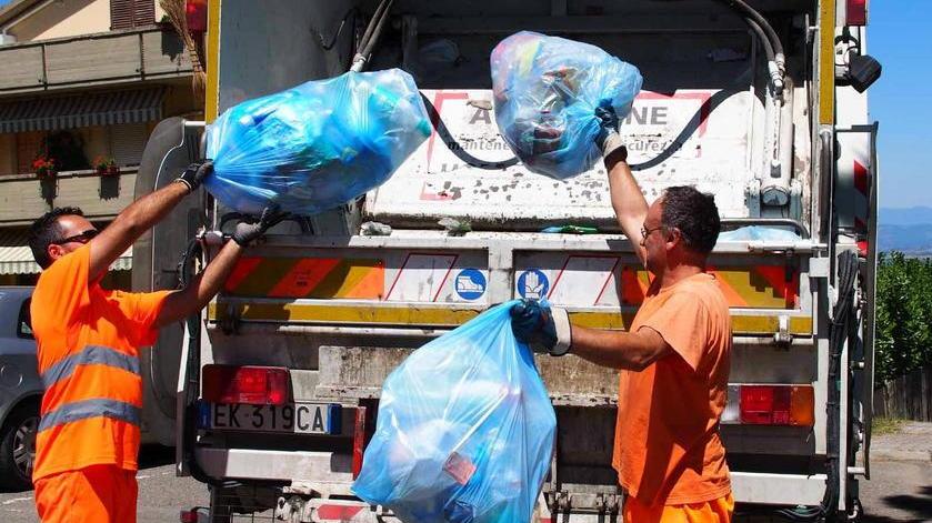 Sanzioni scontate sulla Tari e sgravi per chi dona ai poveri