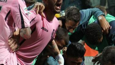Palermo festeggia Il Carpi torna in B