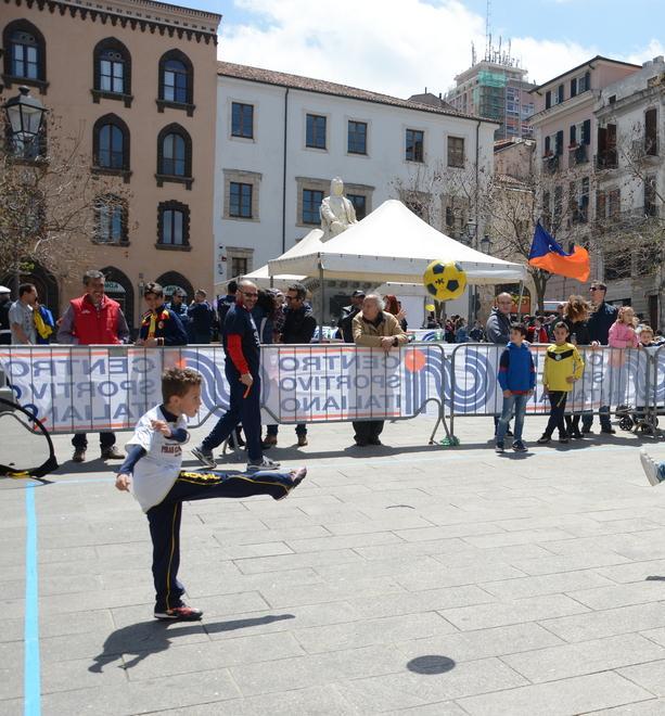 Piazza Tola grande palestra per il Csi Day