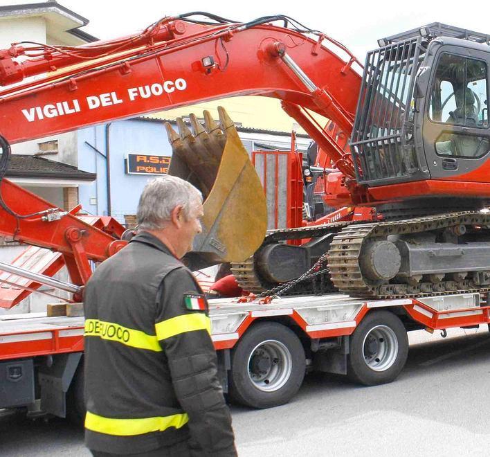 Arrivati i mezzi per demolire il poligono distrutto