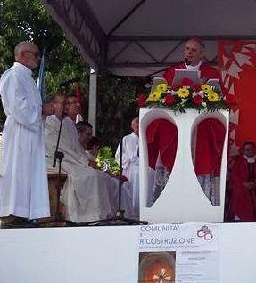 Il vescovo tra la gente colpita dal sisma 