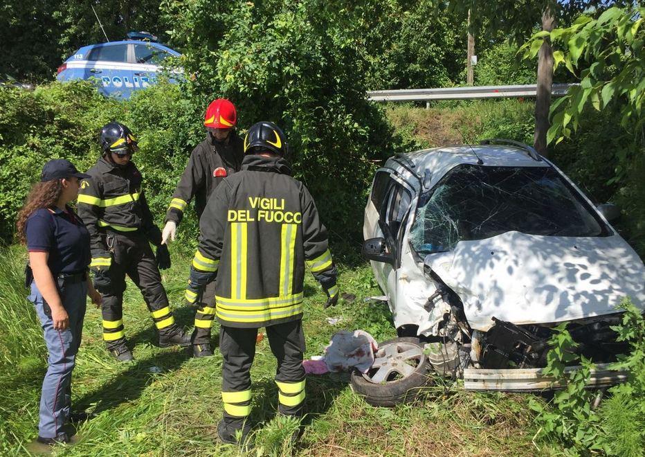 Fuori strada, paura per mamma e bimba