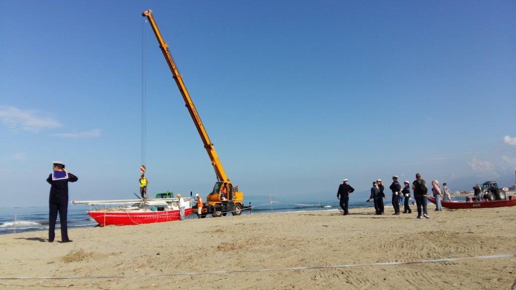 La barca recuperata dalla Capitaneria