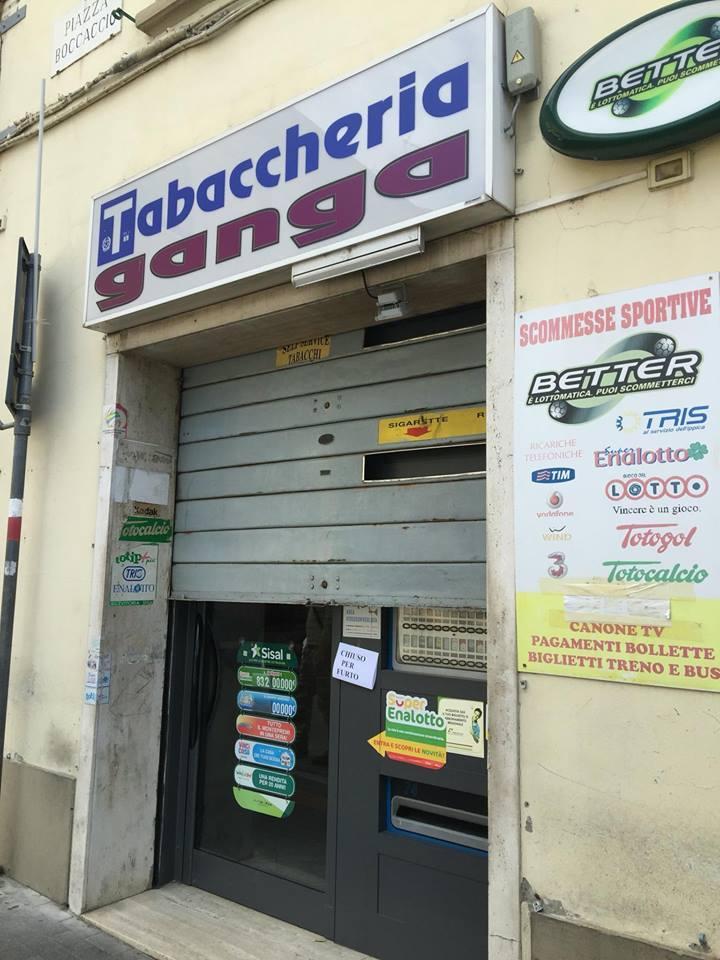 La tabaccheria Ganga di Certaldo "chiusa per furto"