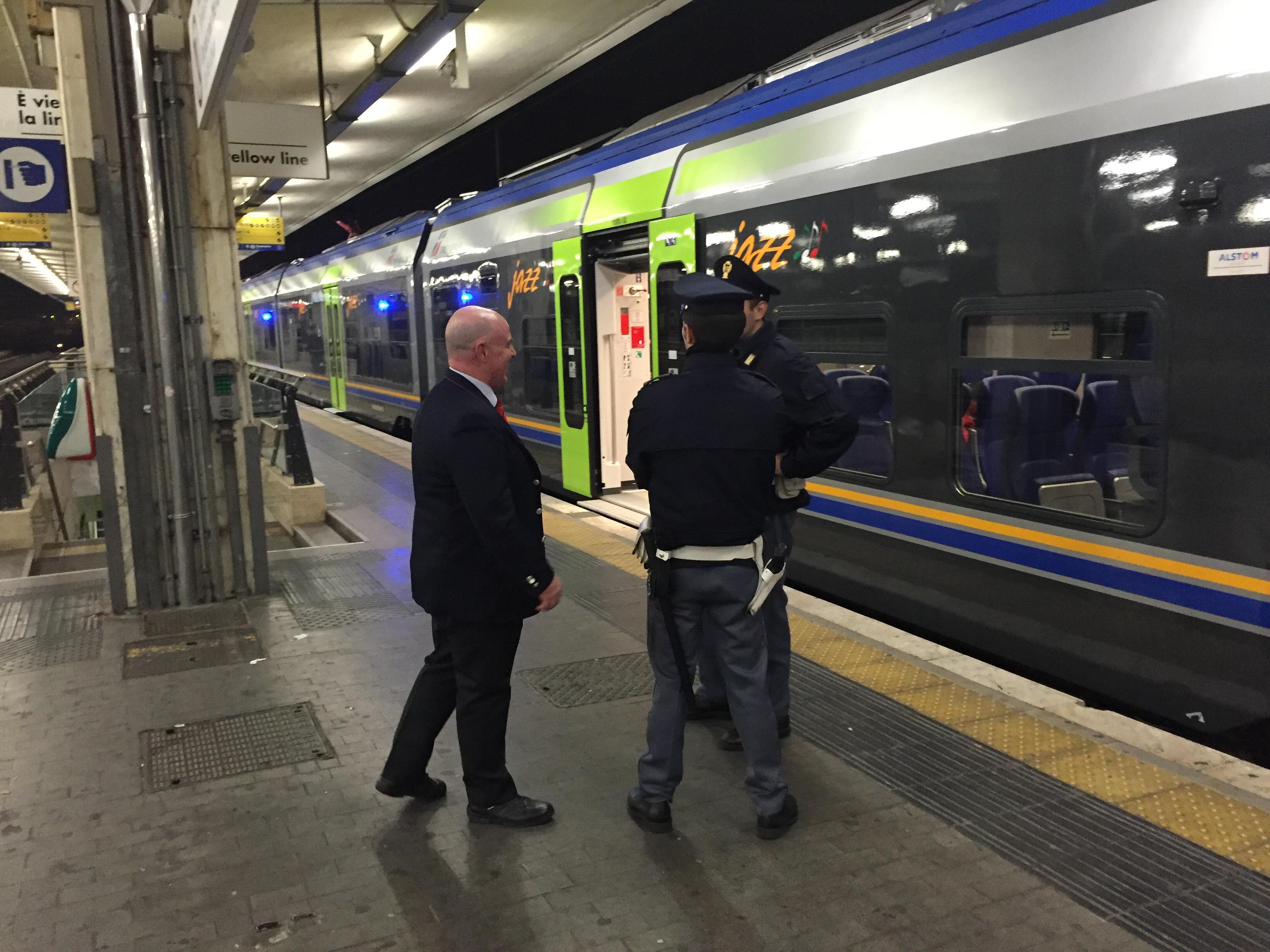 Senza biglietto, aggredisce la capotreno: arrestato
