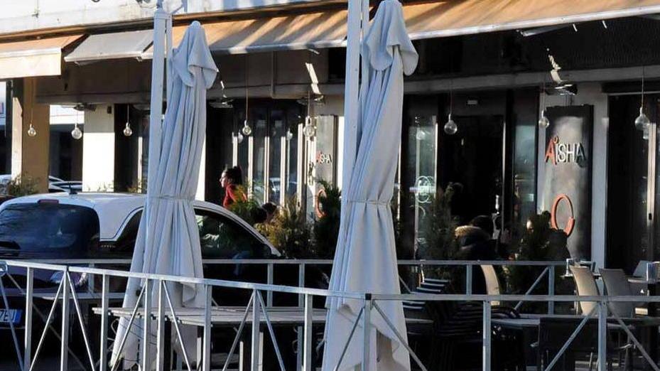 Dehors abusivi a Marina di Carrara, scatta la rimozione