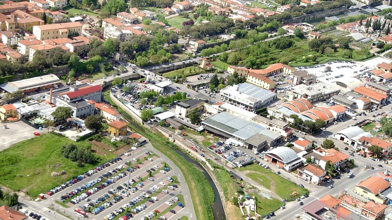 Sant'Agostino, il terreno in questione è lo spazio verde all'estrema sinistra (foto Lorenzo Gori)