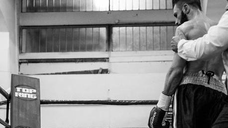 Boxe superleggeri: Napolitano vince ai punti contro Sataran