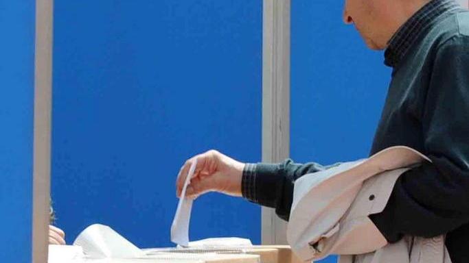 Gadget ai colleghi: candidato vìola il silenzio elettorale