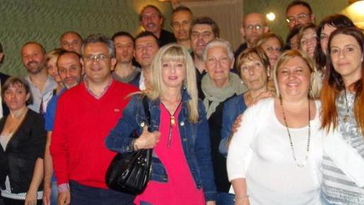 A 40 anni dalla prima campanella si sono ritrovati a cena con le due maestre