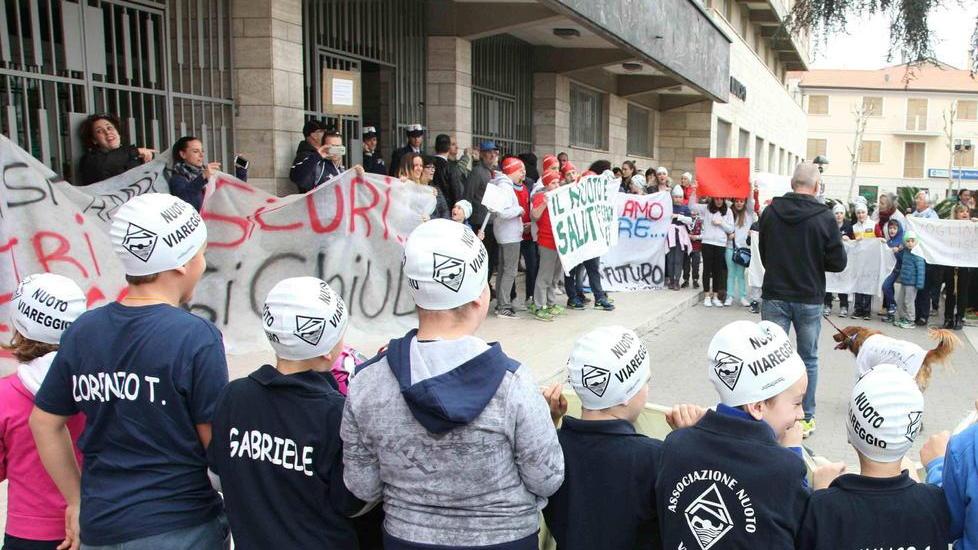 Due settimane per farsi avanti a gestire la piscina