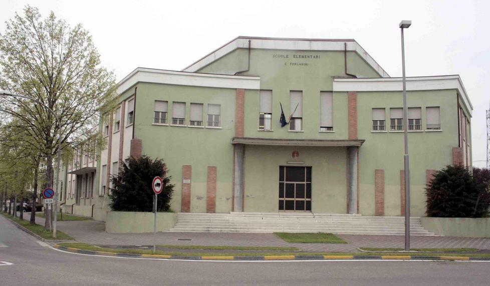 Vandali in azione alle scuole elementari