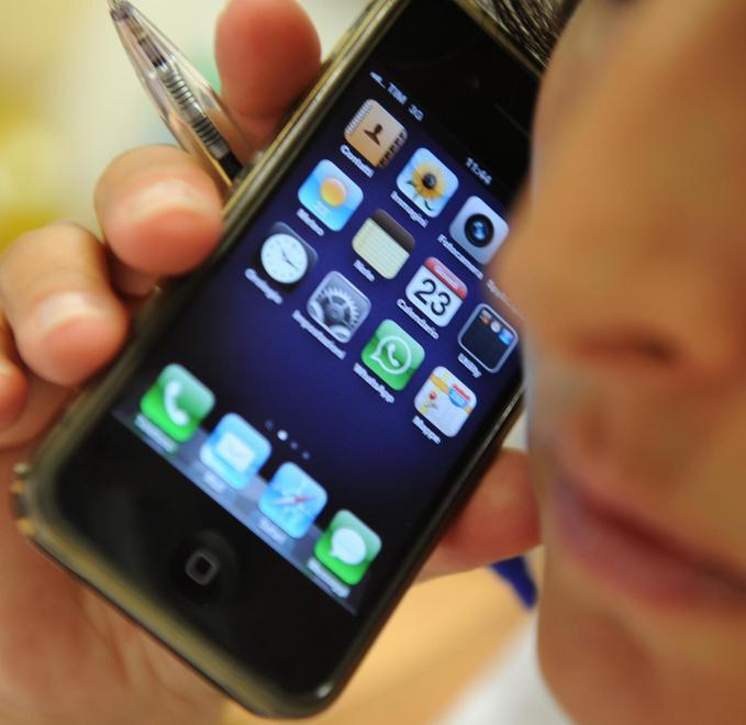 Falsi contratti telefonici per rivendere smartphone 