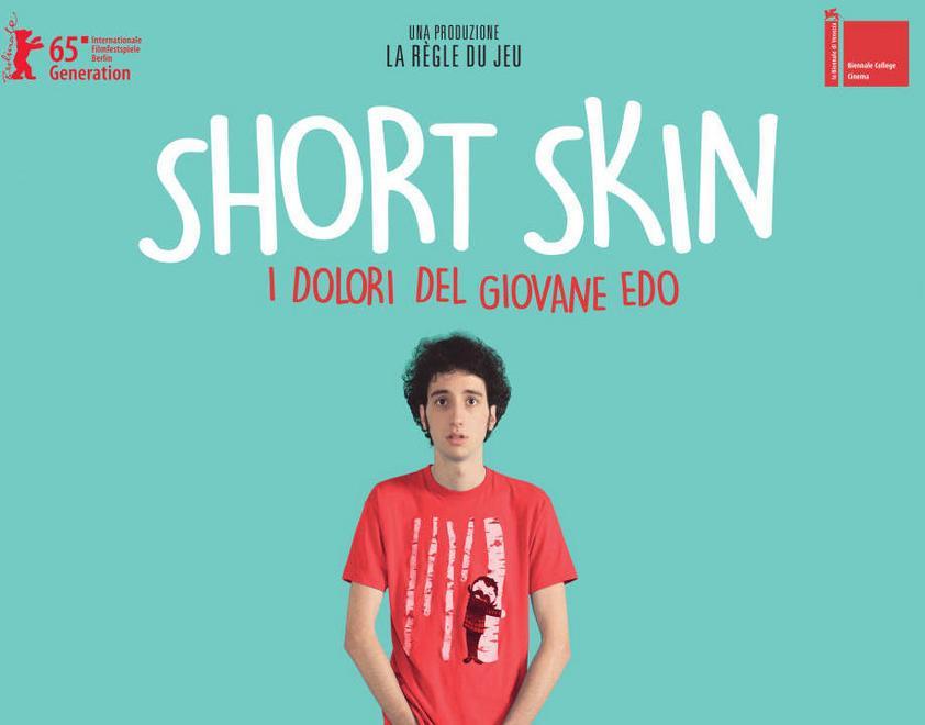 Proietta film con scene di nudo in classe: bufera su un insegnante