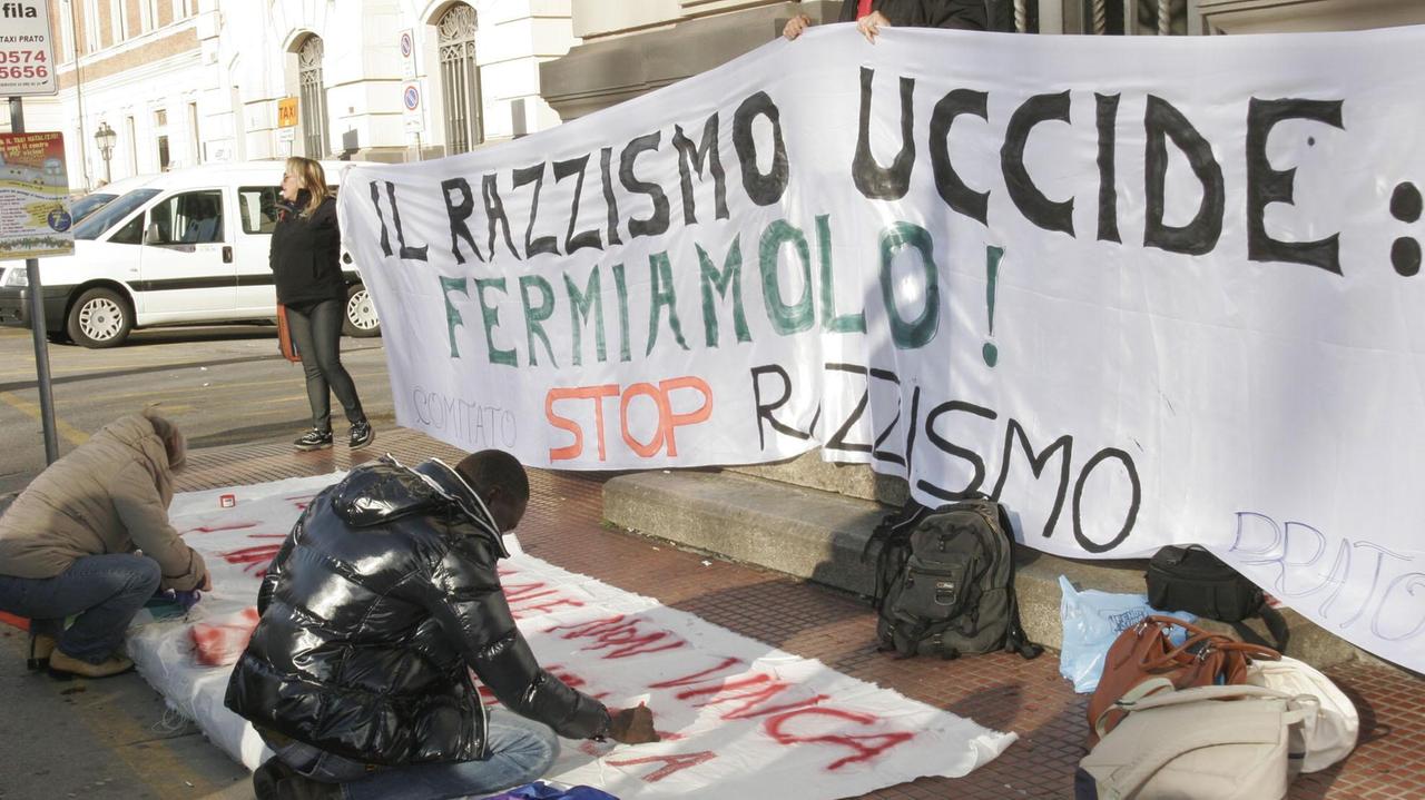 Cinese offende con frasi razziste una donna somala spalleggiato da un albanese