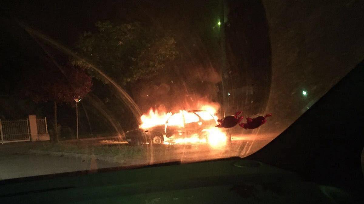 Settantenne innamorato brucia l'auto della sua ex, denunciato