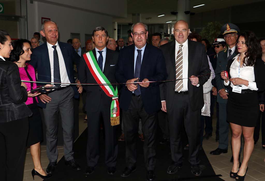 Il taglio del nastro a Marmotec