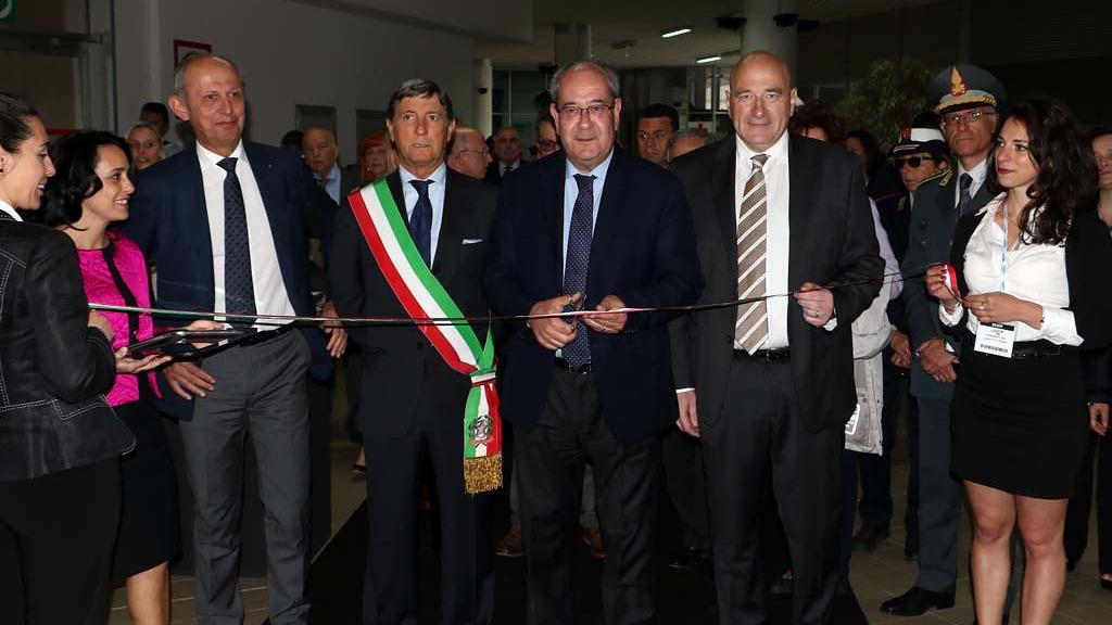 Il taglio del nastro a Marmotec