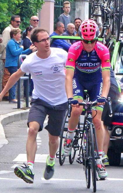 La città si è fermata per applaudire il Giro 