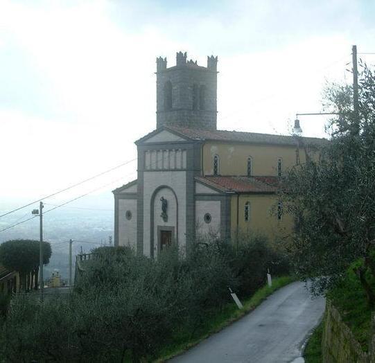 Si sistema il piazzale della chiesa 