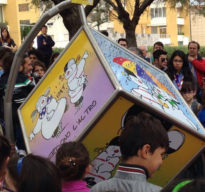 Il dado donato dai “focolarini” per professare amore e pace