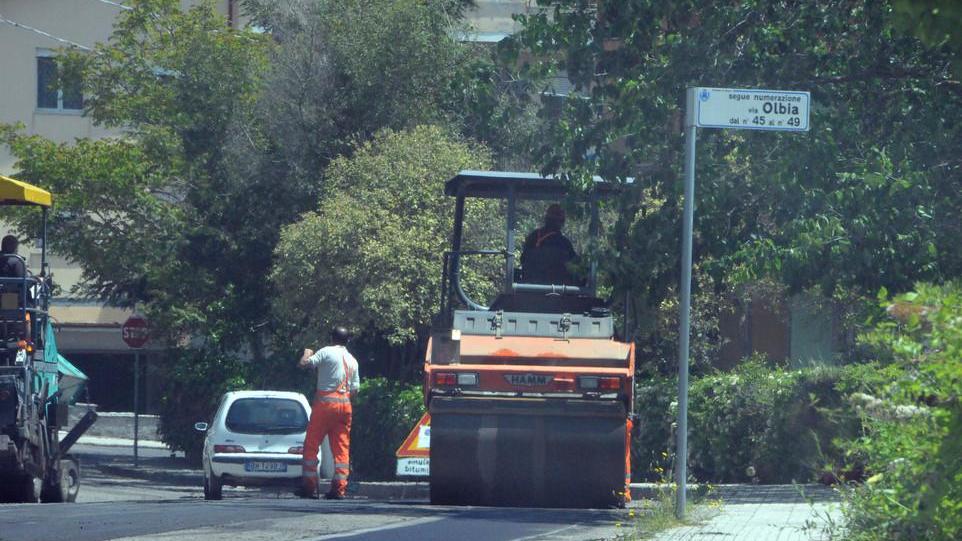 Buche e rattoppi stradali: il Comune sfida le imprese